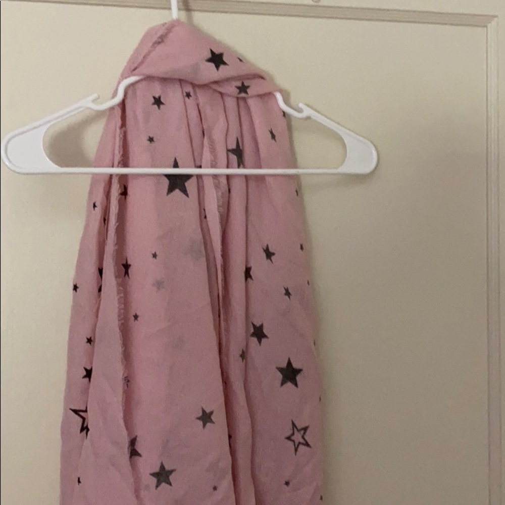 NWT Victoria’s Secret pink scarf 🧣 - Picture 9 of 11